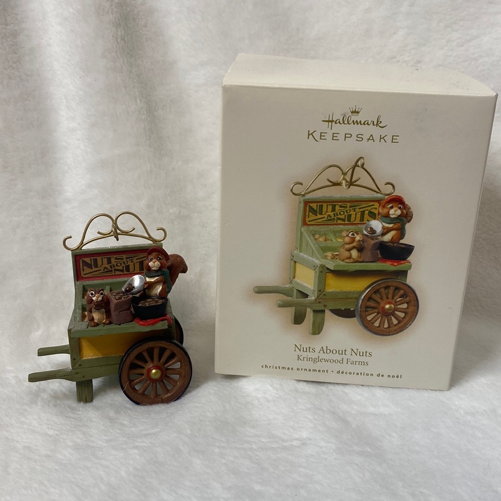 Hallmark Keepsake 2007 ‘Nuts About Nuts’ Kringlewood Farms Ornament